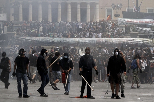 Post image for Anarchy in Athens ahead of austerity vote — in videos