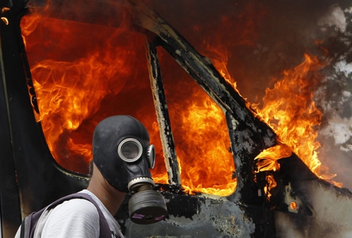 Post image for Athens burns over crucial austerity vote — in pictures