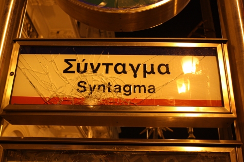 Post image for Greek police evict Syntagma square — videos here!