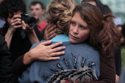 Post image for March to Brussels: Belgian officer kicks Greek girl in face