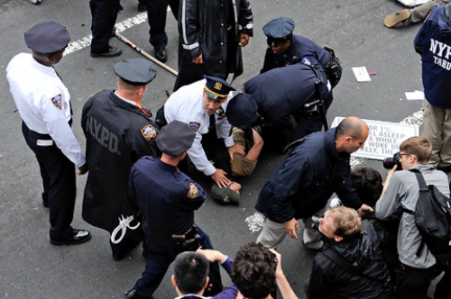 New York police arrest 700+ protesters on Brooklyn Bridge ...
